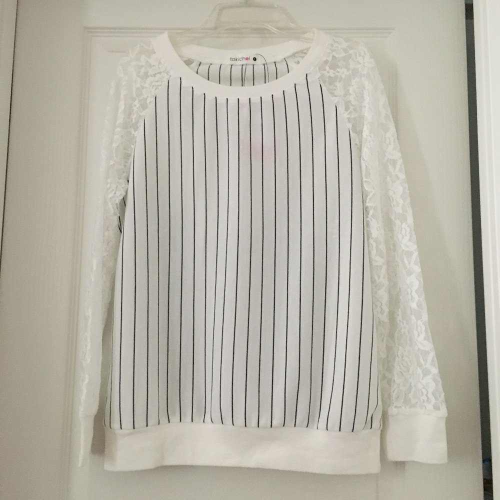 Asian fashion lace-sleeve striped top